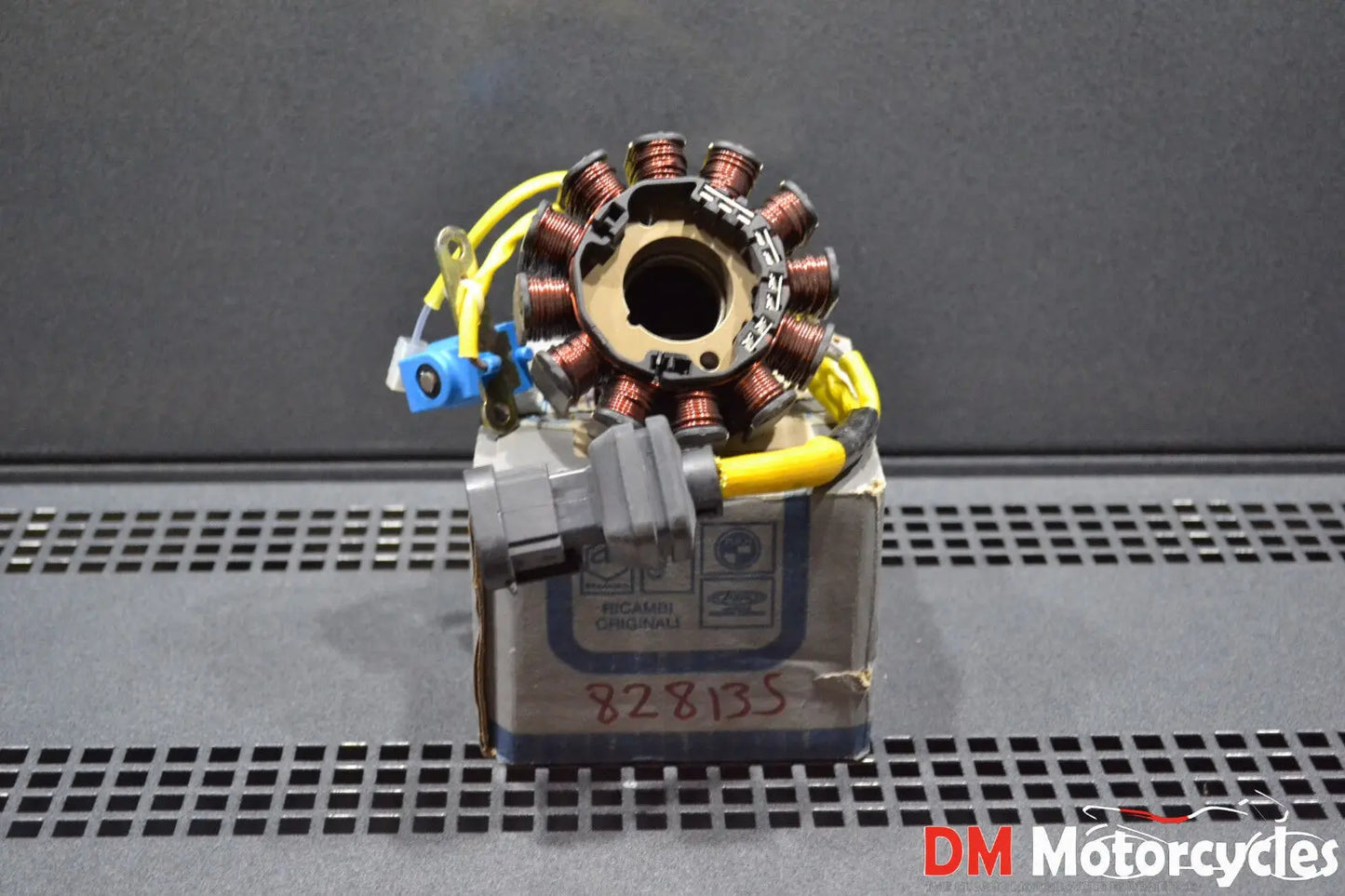 Piaggio genuine new gilera beverly hexagon zip vespa gt et4 stator pn 828135