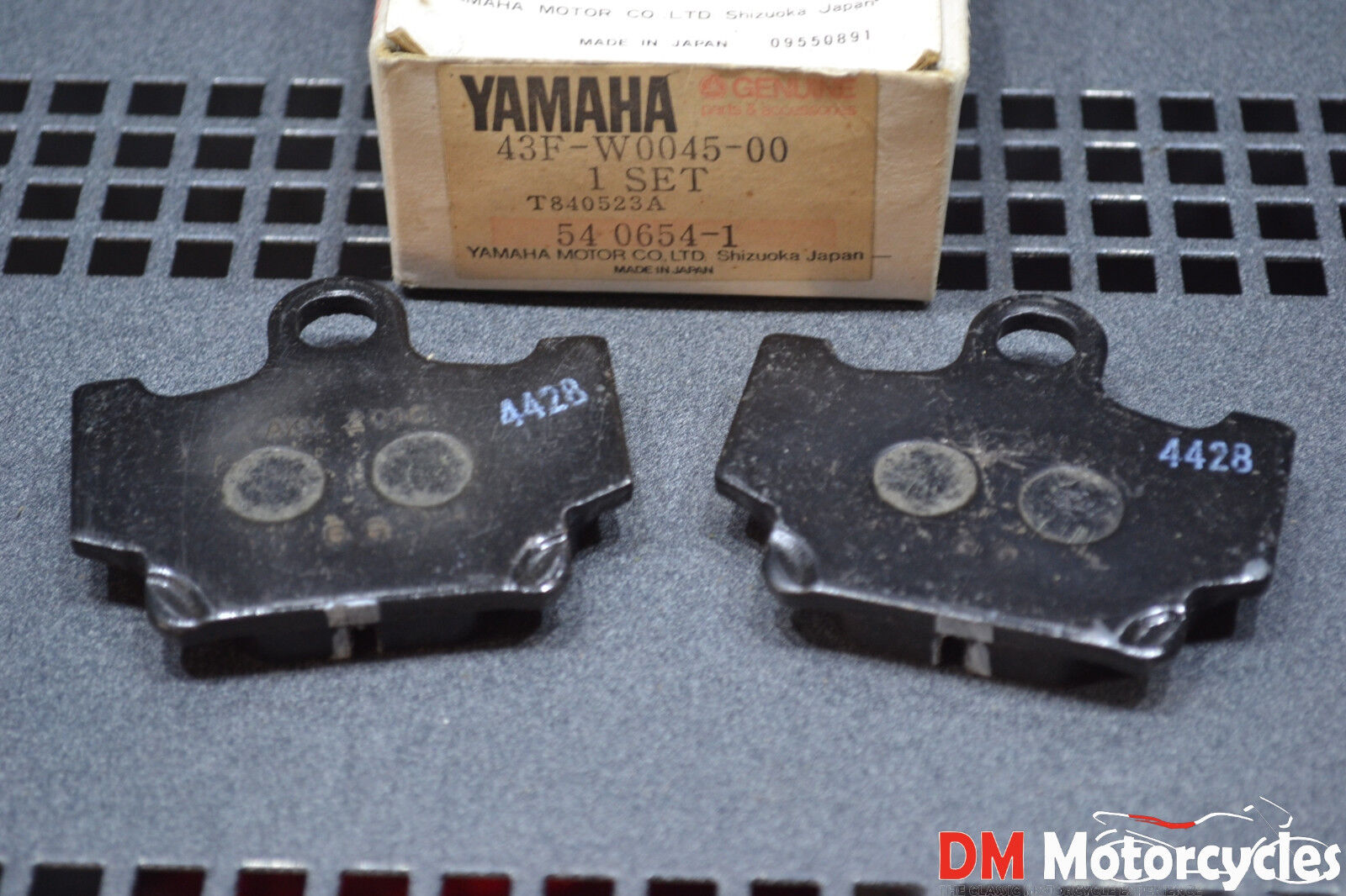 Yamaha genuine nos rd350 rz350 1984 front brake pad kit pn 43f-w0045-00