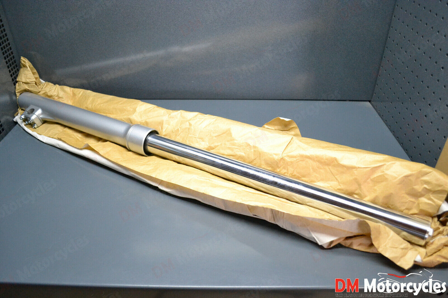Yamaha genuine new XT600 XT 600 1997 right fork assy pn 4pt-23103-00