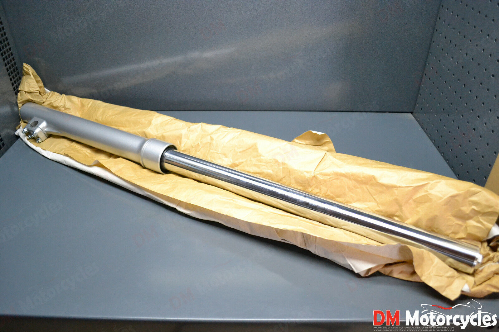 Yamaha genuine new XT600 XT 600 1997 right fork assy pn 4pt-23103-00
