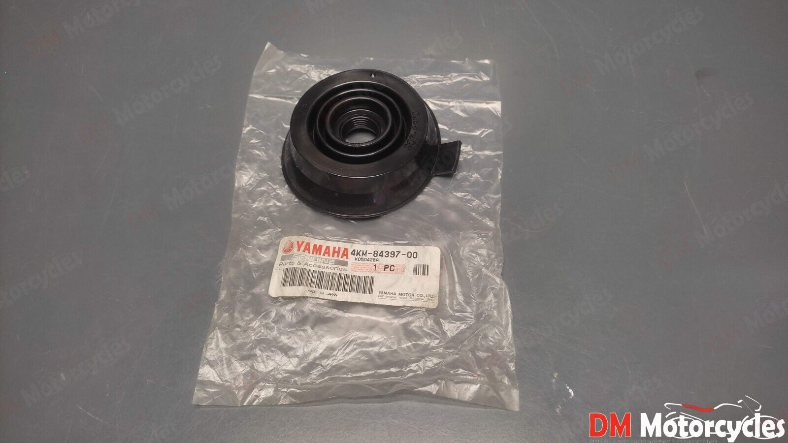 Yamaha genuine new yzf r1 01 - 02 headlight bulb rubber cover pn 4km-84397-00