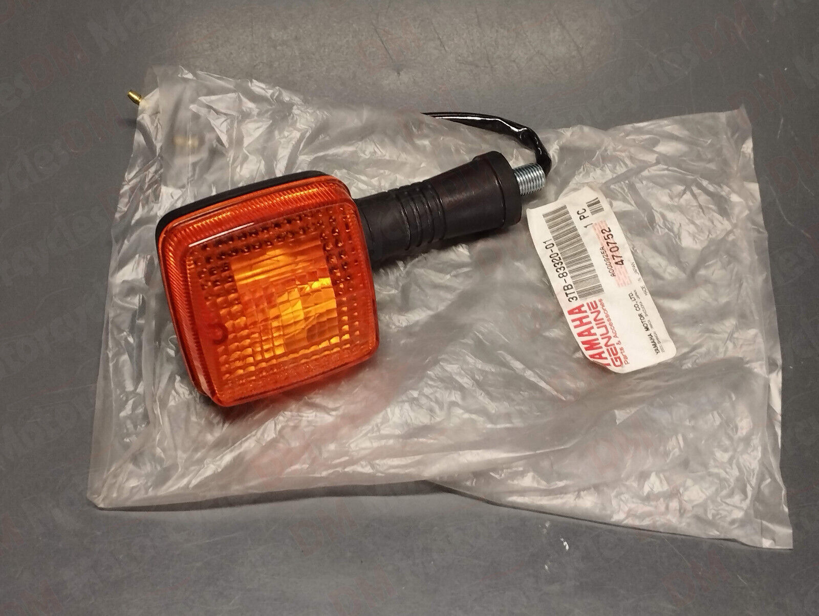 Yamaha genuine new sr 125 xt 500 600 right front turn signal 3tb-83320-01