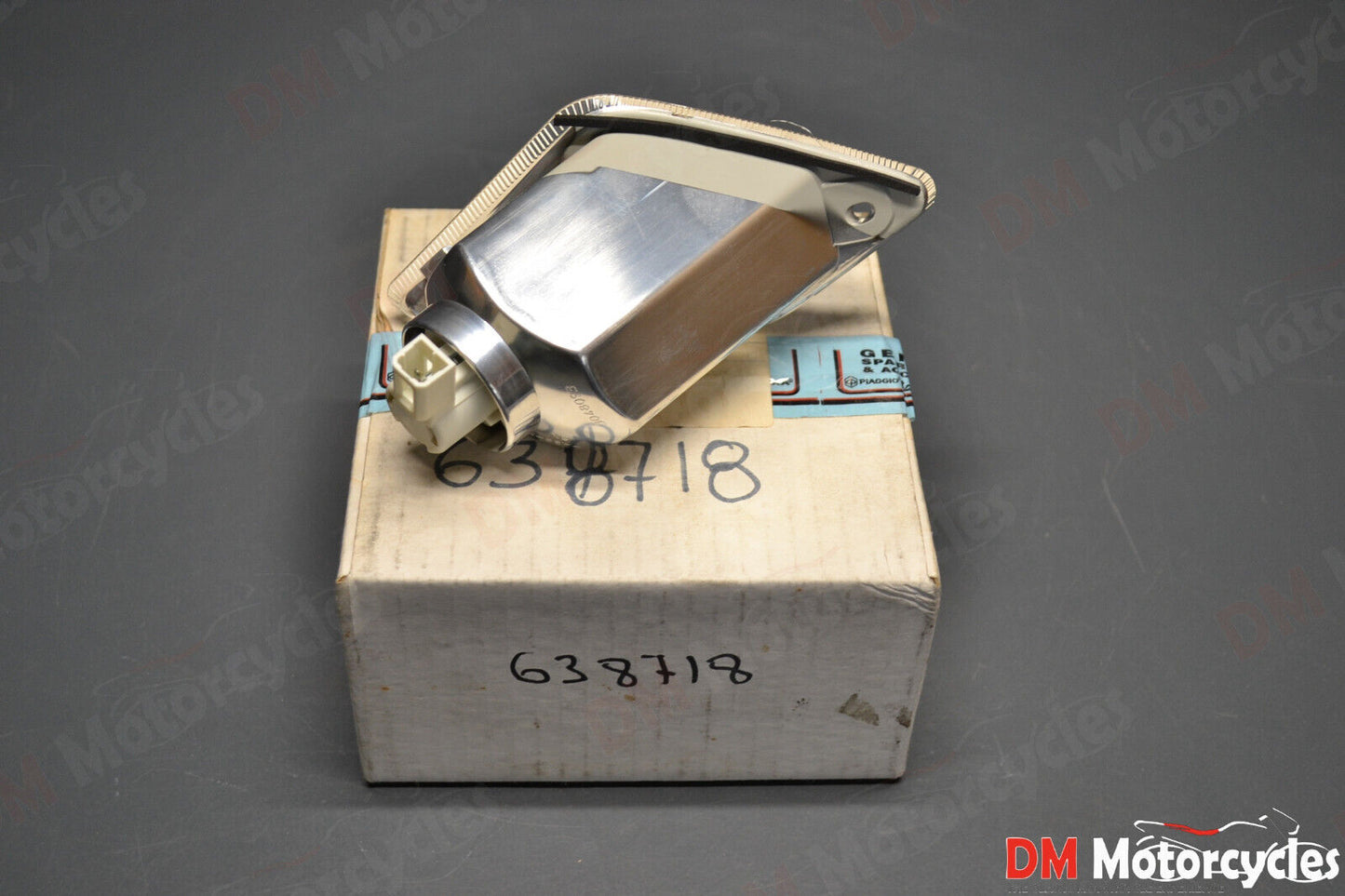 Piaggio genuine new vespa gt gts gtv 125 200 250 300 turn signal light pn 638718