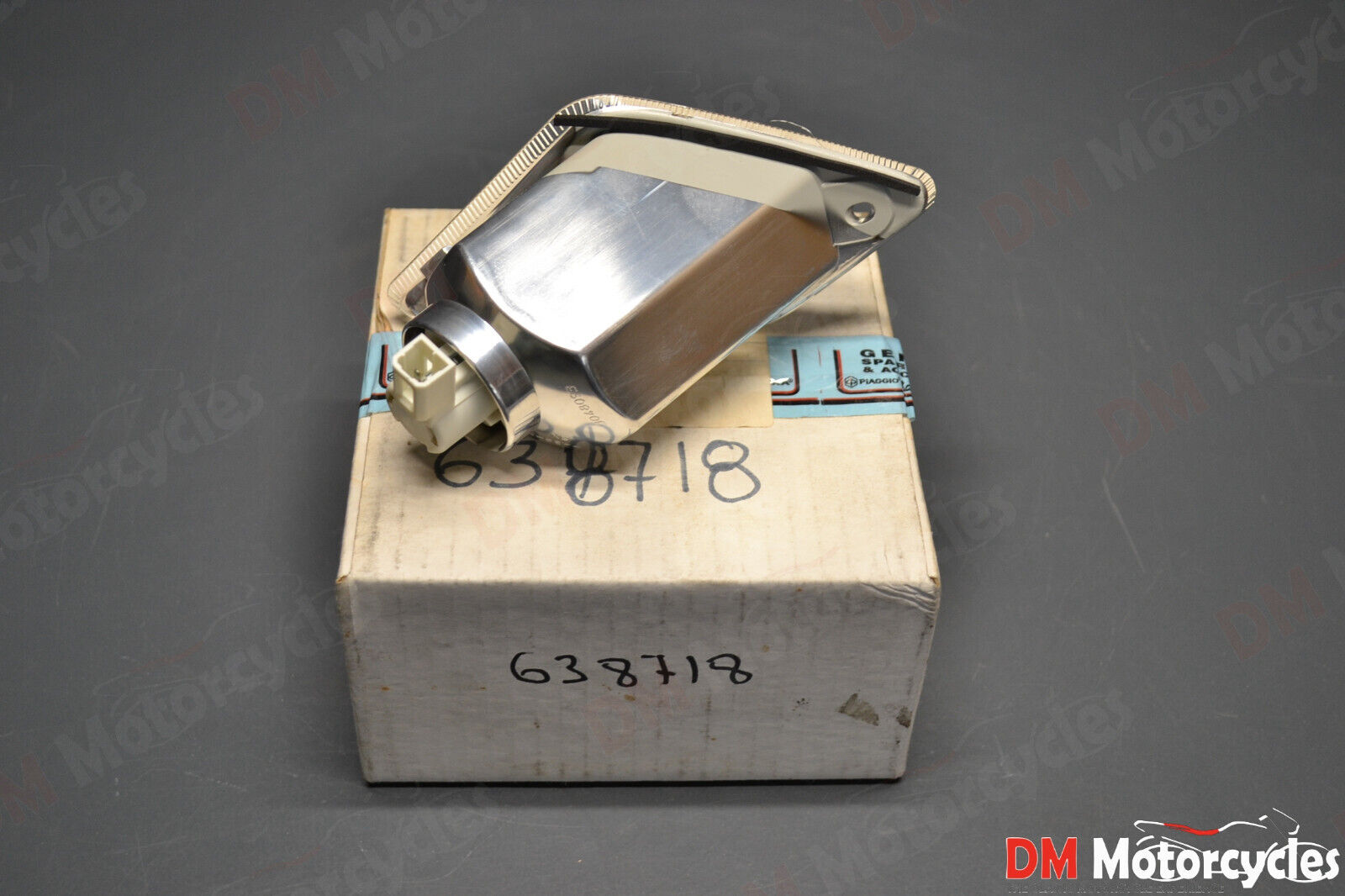 Piaggio genuine new vespa gt gts gtv 125 200 250 300 turn signal light pn 638718