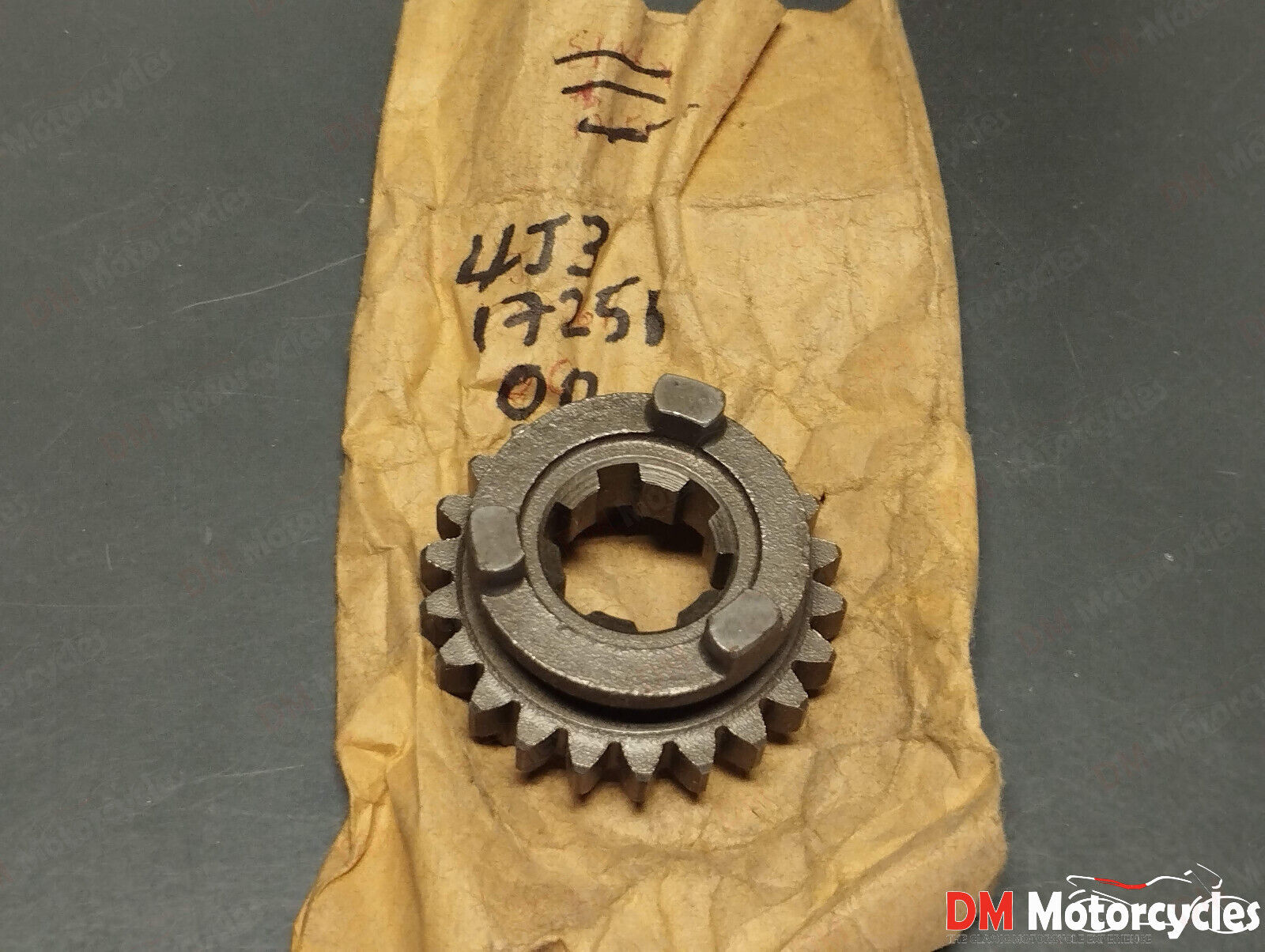 Yamaha genuine new dt 125 rt 180 transmission 5th wheel gear (22t) 4j3-17251-00