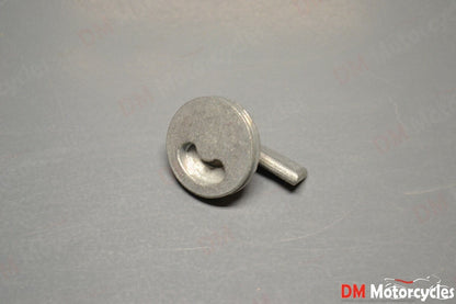 Yamaha genuine nos U5 U7 U5E U7E Y75 petcock lever  pn 266-24524-00