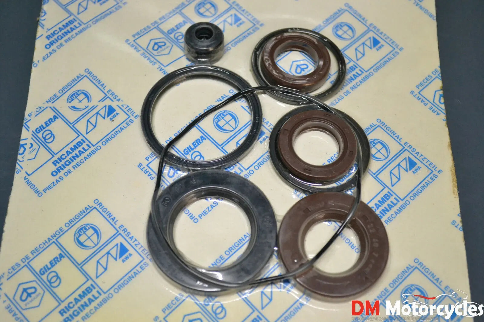 Piaggio genuine new vespa et2 lx lxv typhoon zip 50 2t oil gasket kit pn 498337