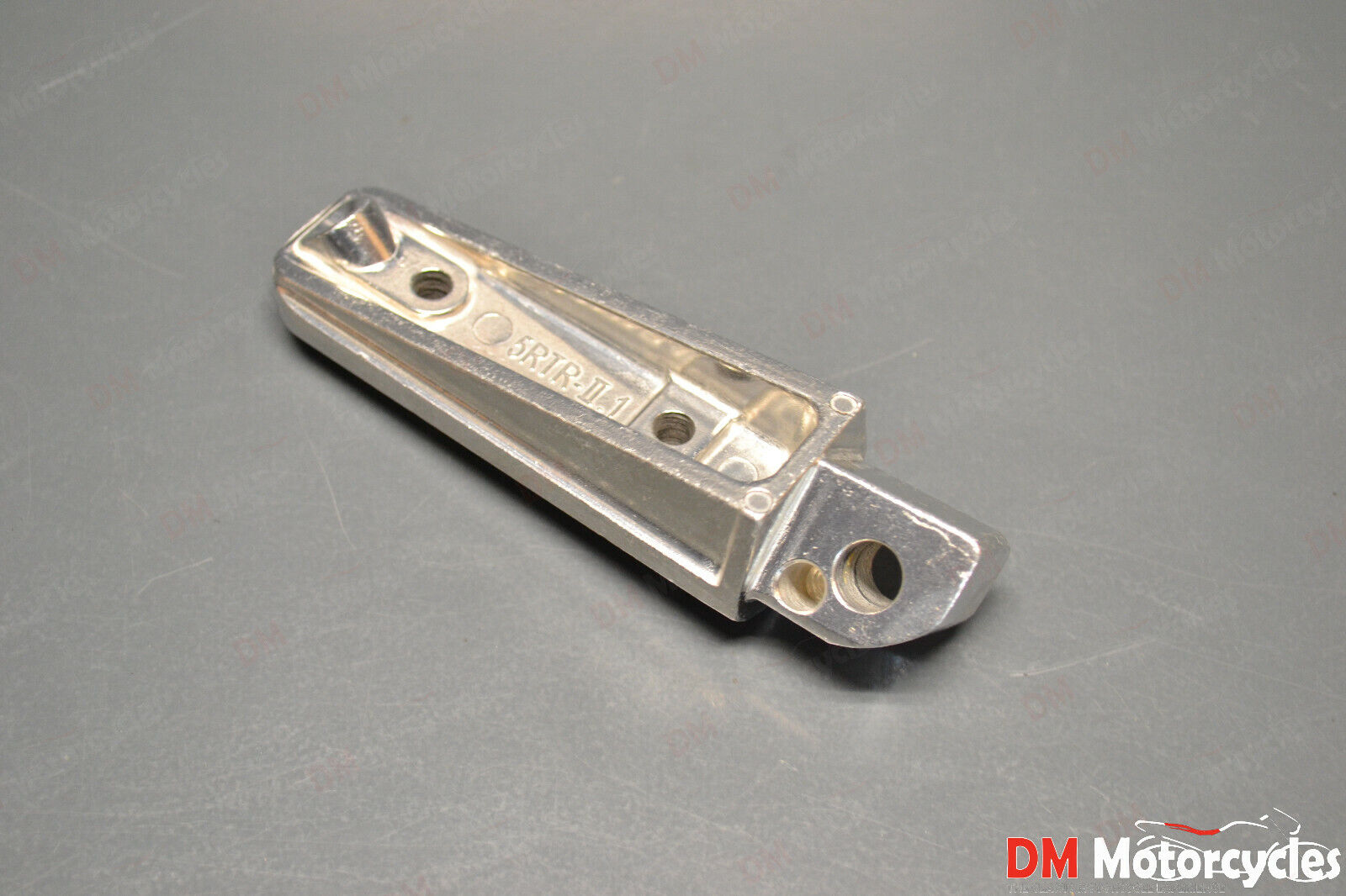 Yamaha genuine new fz1 fz6 fjr1300 2001 - 2013 rear footrest 2 pn 5lv-27441-01