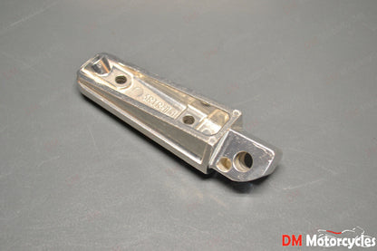 Yamaha genuine new fz1 fz6 fjr1300 2001 - 2013 rear footrest 2 pn 5lv-27441-01