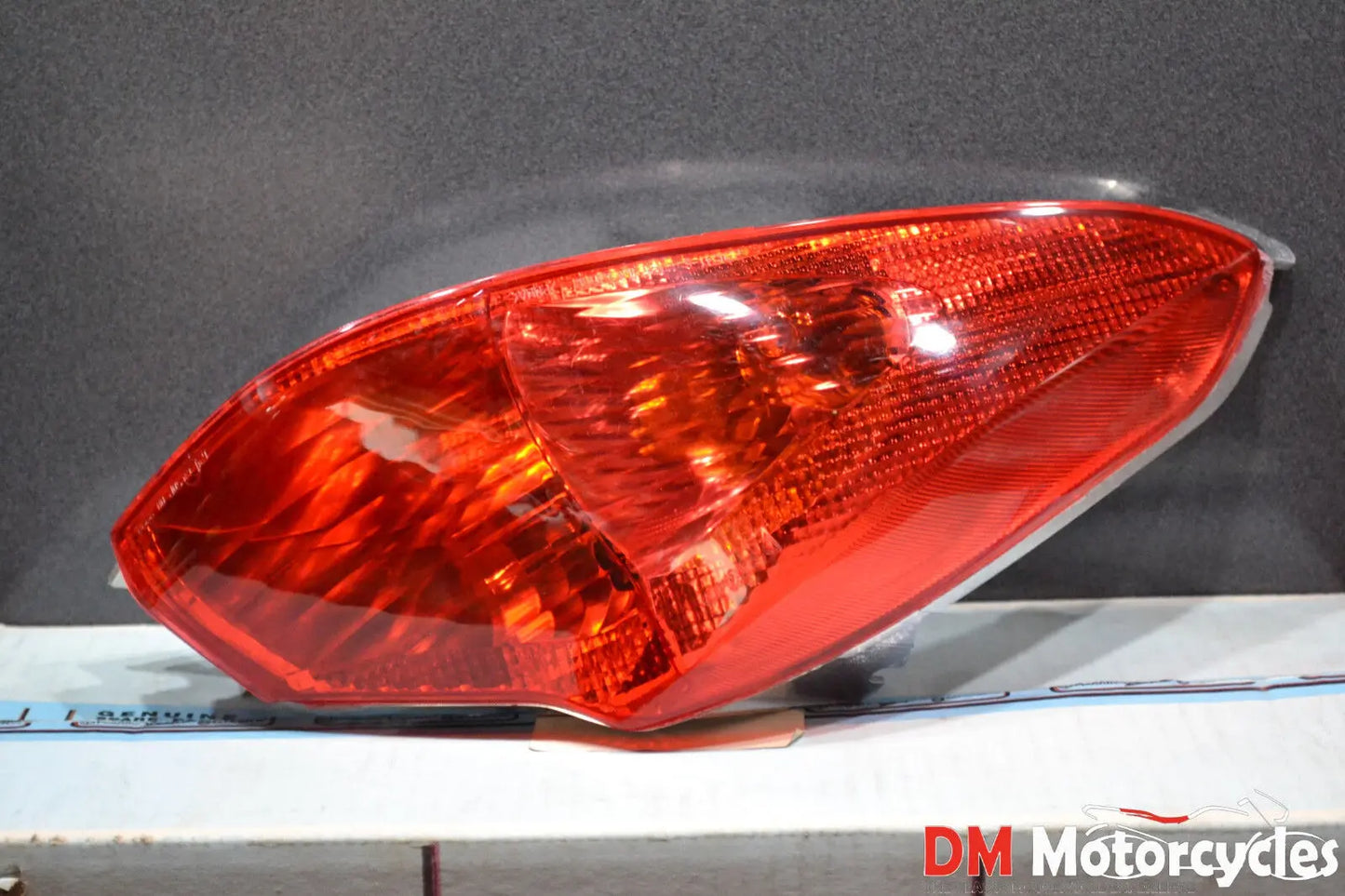 Piaggio genuine new x7 125 250 left tail brake light pn 640743