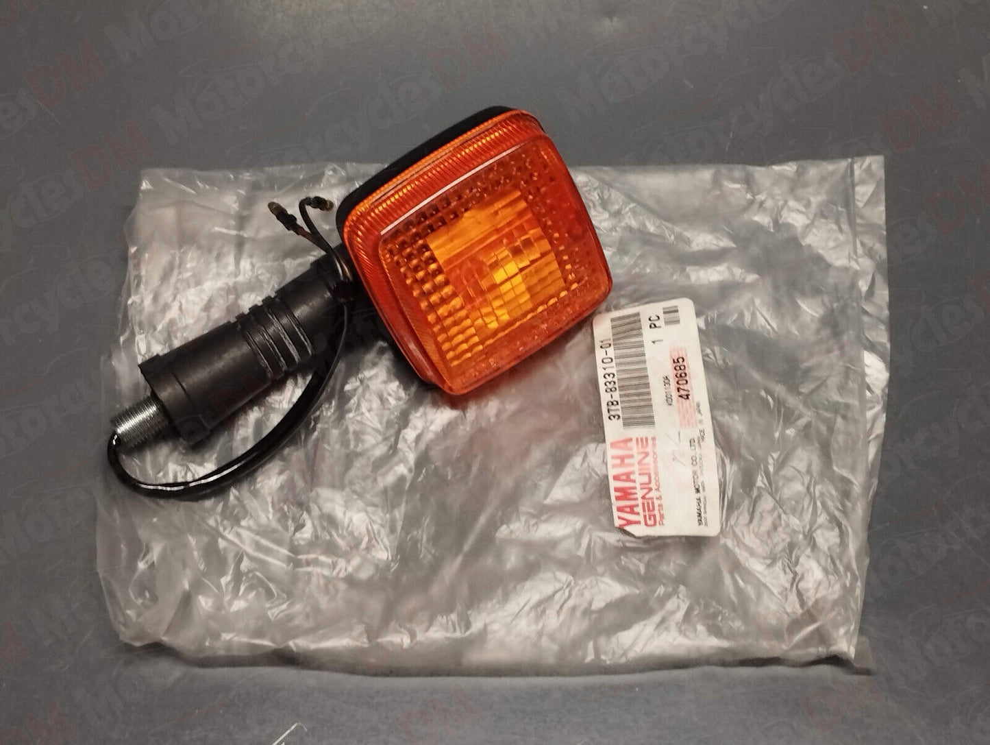 Yamaha genuine new sr 125 xt 500 600 left front turn signal pn 3tb-83310-01