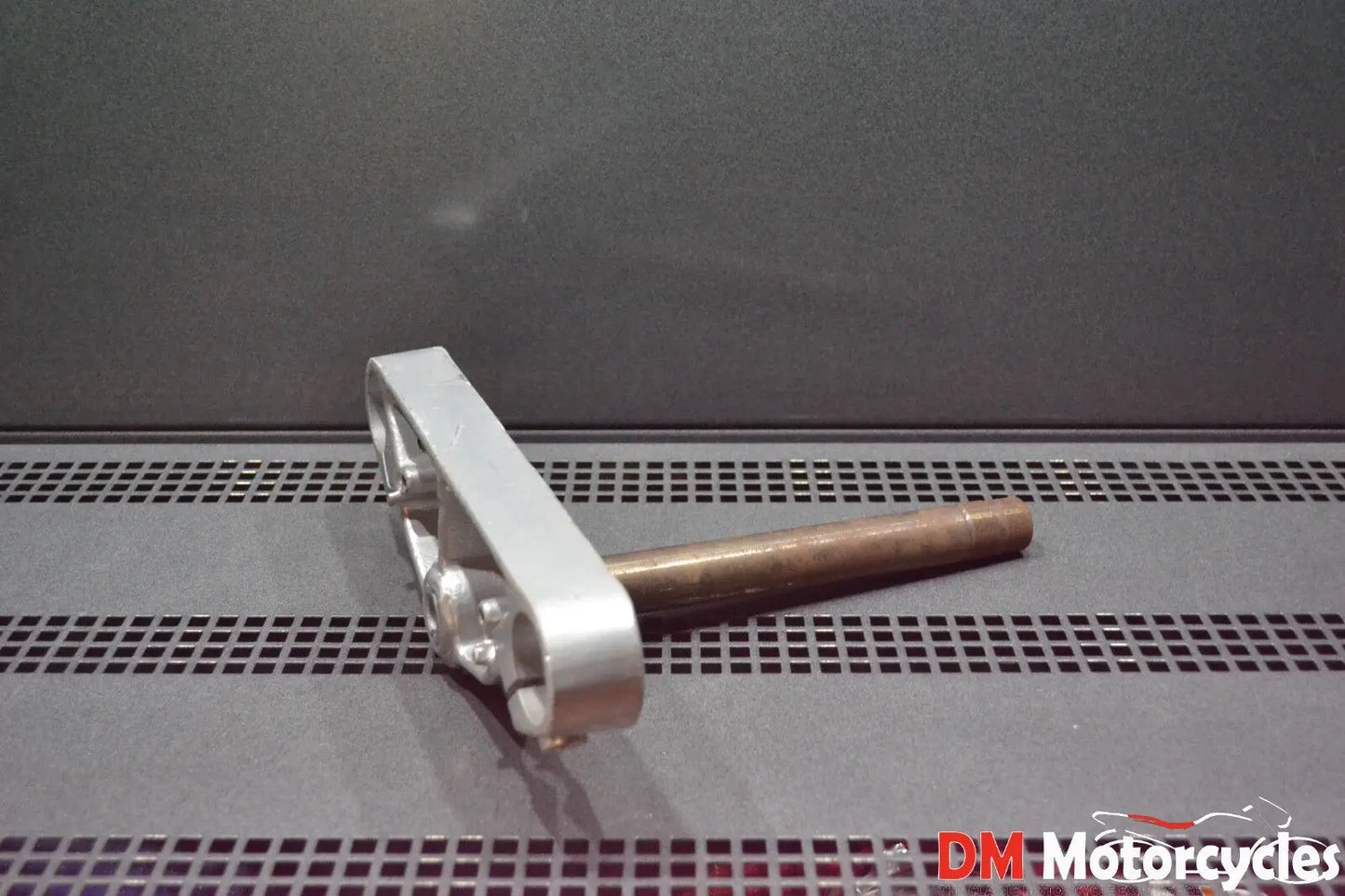 Piaggio genuine new gilera dna 50 125 180cc 2001 - 2004 under bracket pn 497050