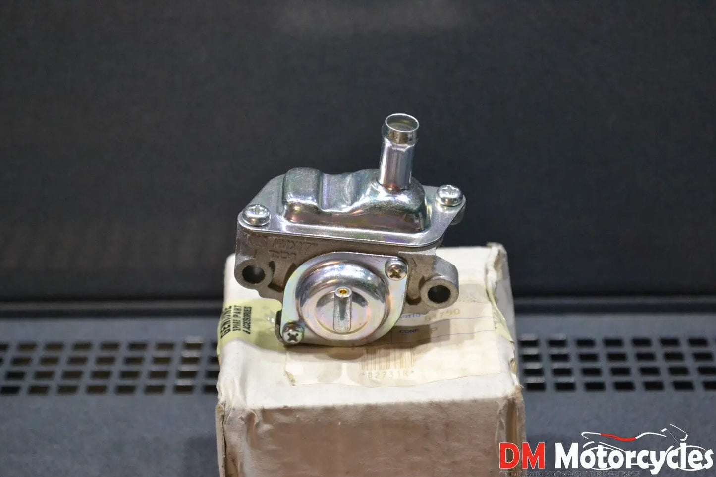 Piaggio genuine new vespa lx gts gtv 125 - 200 secondary air valve pn 82731r