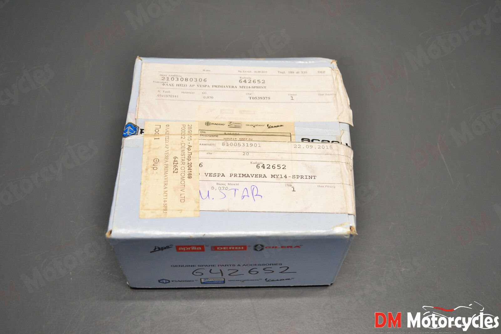Piaggio vespa primavera genuine new rear left turn signal pn 642652