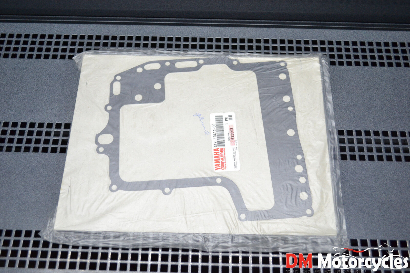 Yamaha genuine new fzr600 yzf600 strainer cover gasket pn 4tv-13414-00