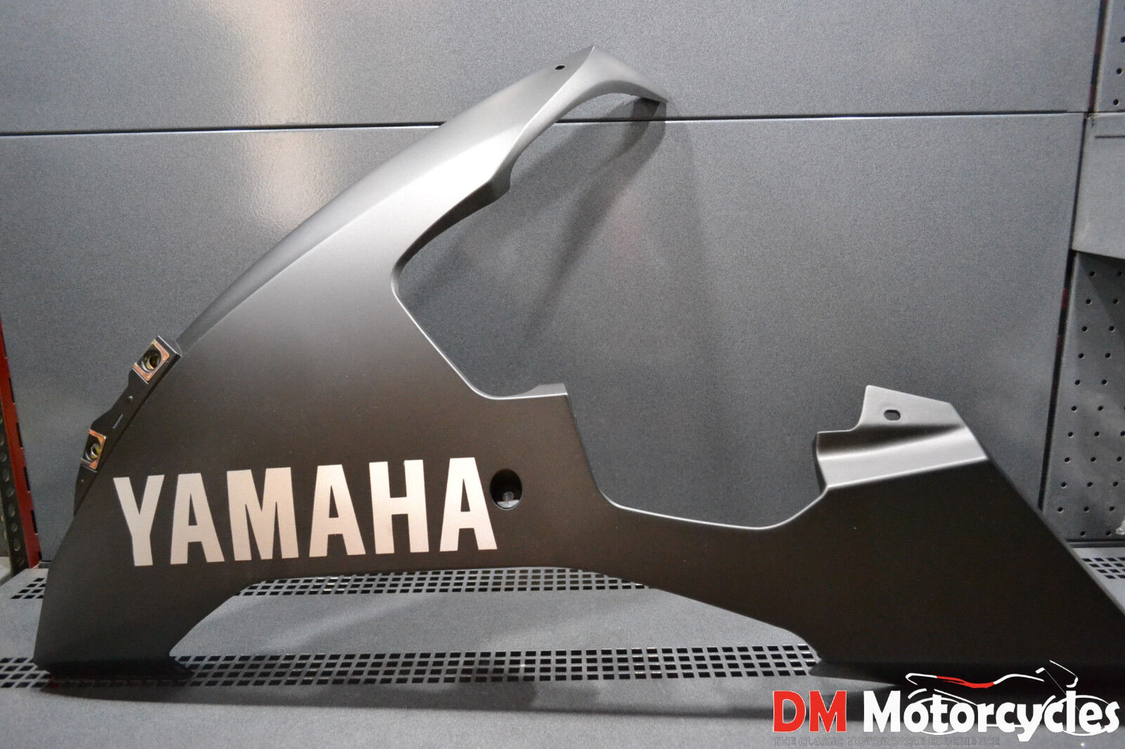 Yamaha genuine new yzf r1 2006 left side belly fairing pn 5vy-y2808-20