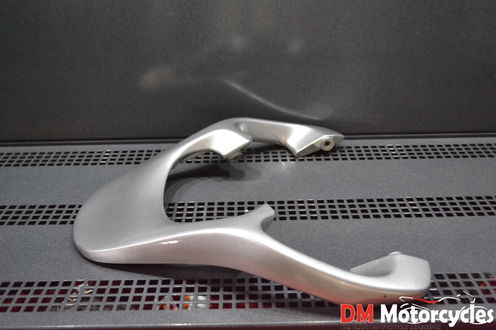 Yamaha genuine new tdm850 tdm 850 rear spoiler grip pn 3vd-21645-00-pa