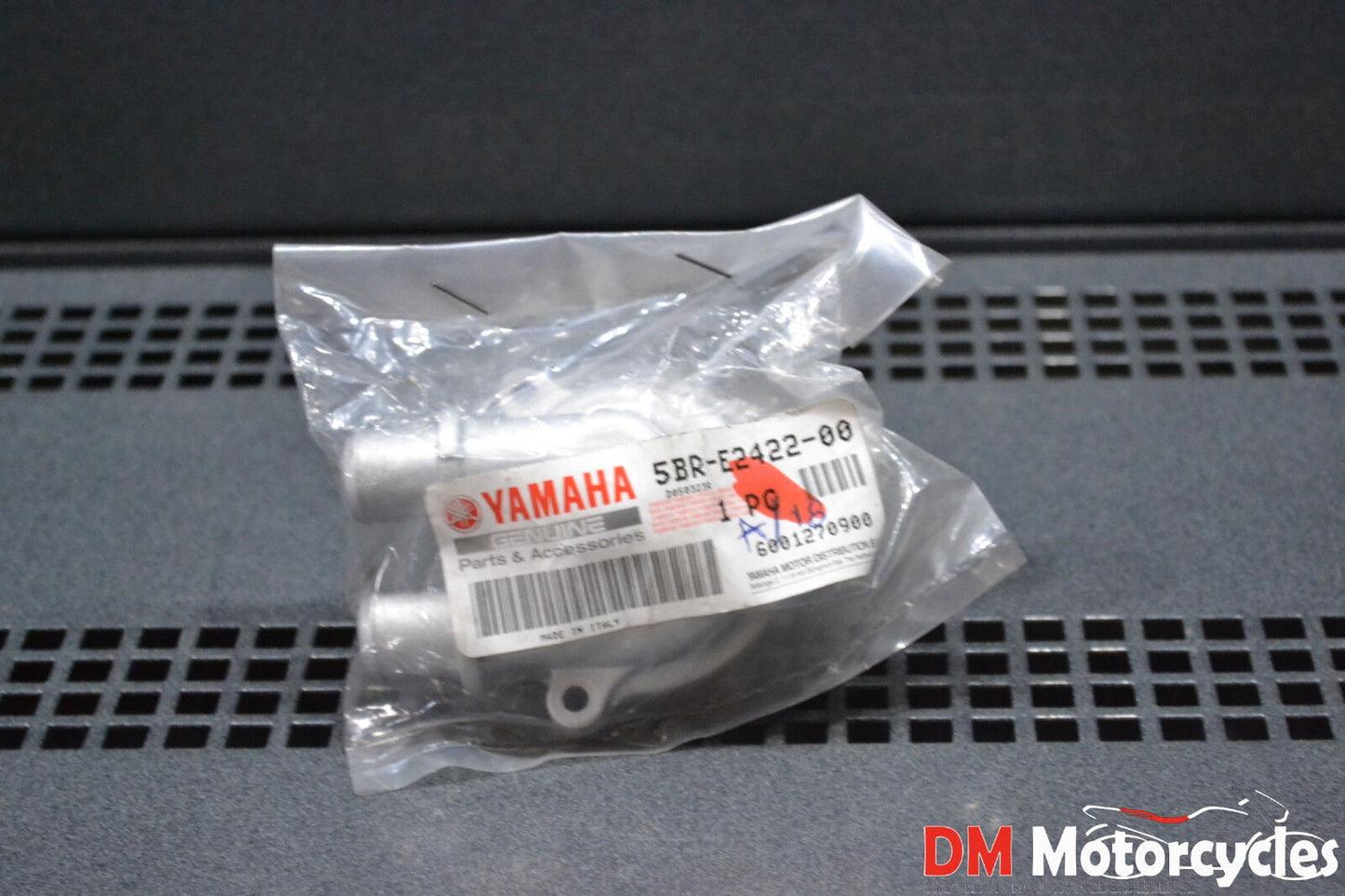 Yamaha genuine new yq50 aerox 2002 - 2009 water pump housing pn 5br-e2422-00