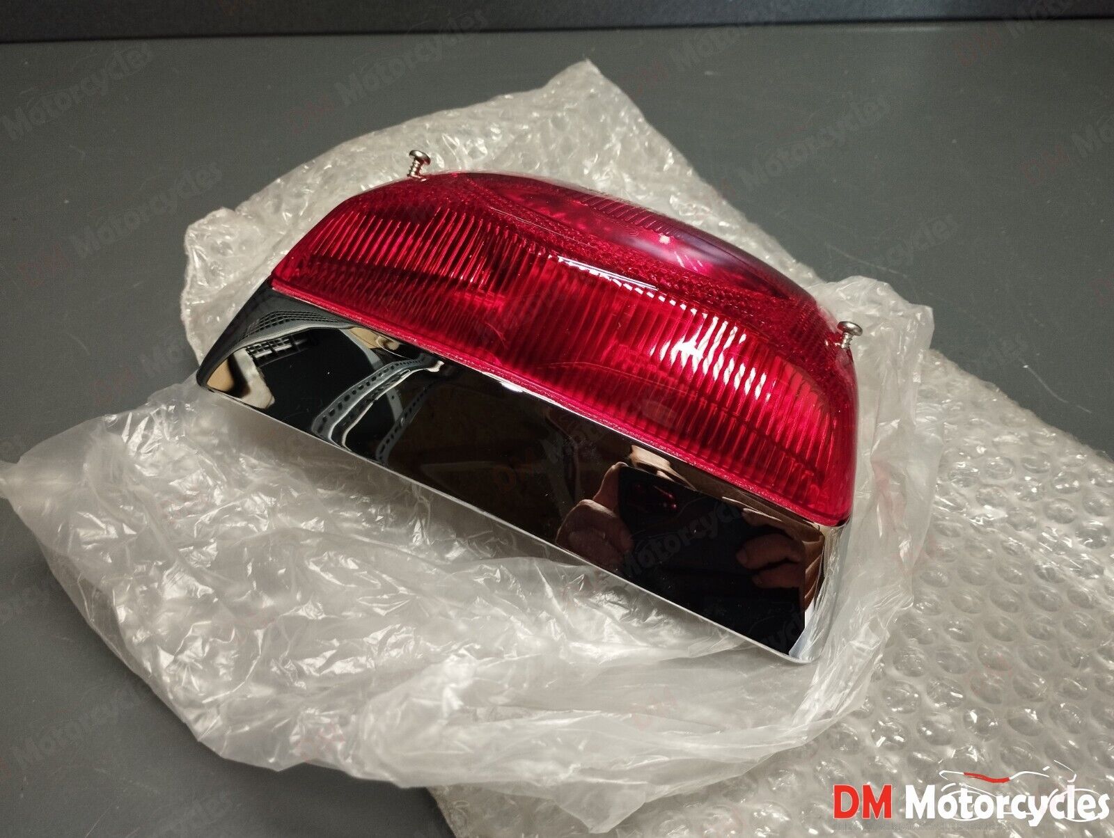 Piaggio genuine new vespa lx lxv s 50 - 150 tail light pn 638646