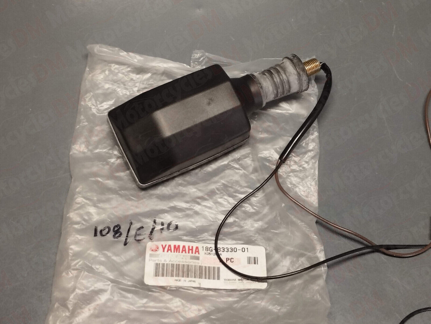 Yamaha genuine new dt 125 2005 left rear turn signal pn 18g-83330-01