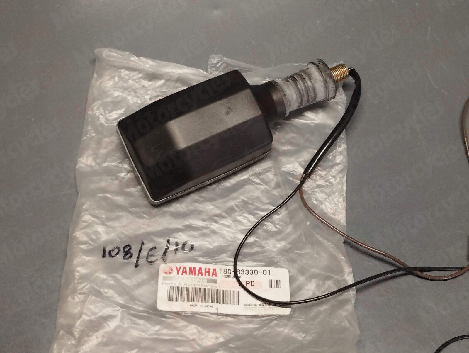 Yamaha genuine new dt 125 2005 left rear turn signal pn 18g-83330-01