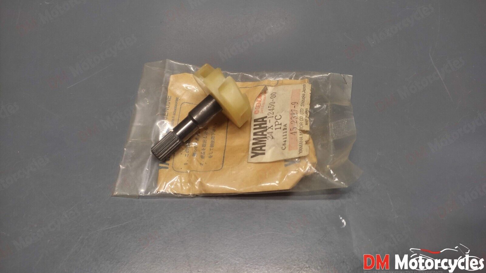 Yamaha genuine nos yz125 1983 water pump impeller shaft pn 24x-12450-00
