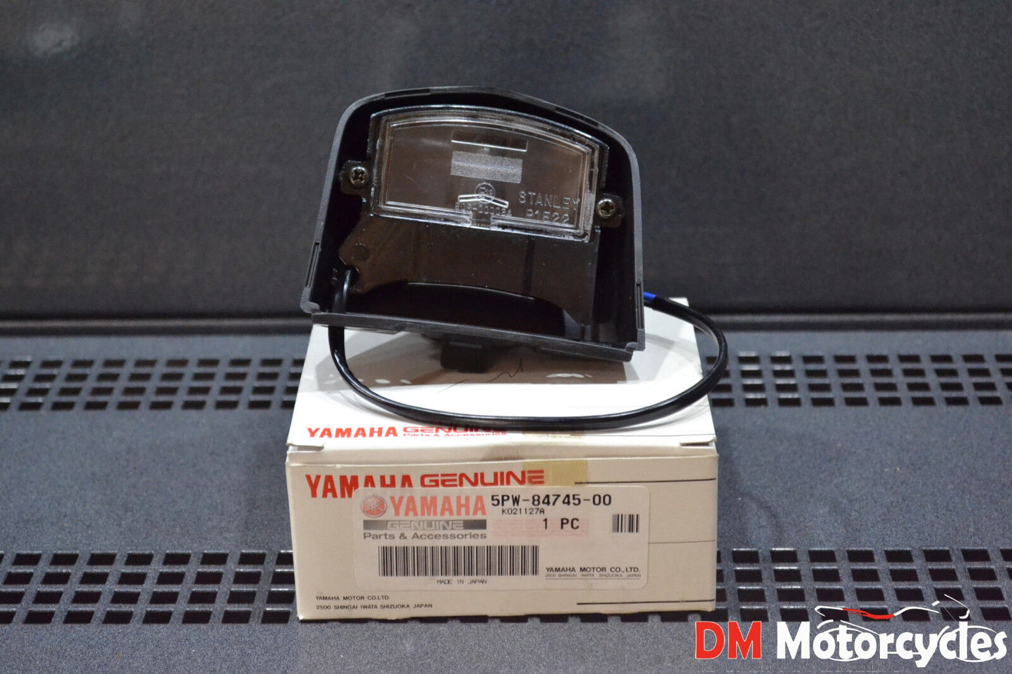 Yamaha genuine new yzf r6 2003 - 2009 license light unit pn 5pw-84745-00
