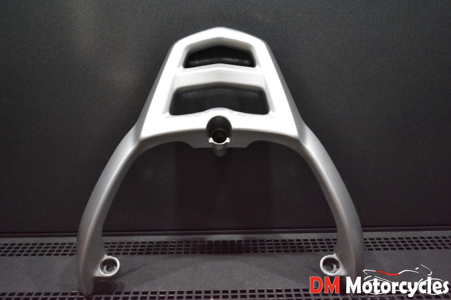 Peugeot genuine new tweet 125 150 silver rear rack carrier pn 802002