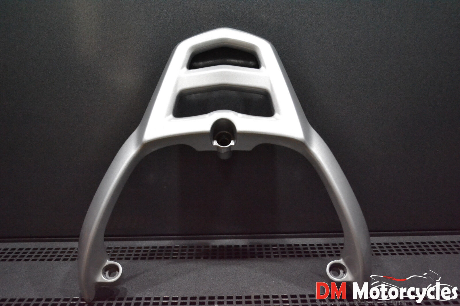 Peugeot genuine new tweet 125 150 silver rear rack carrier pn 802002