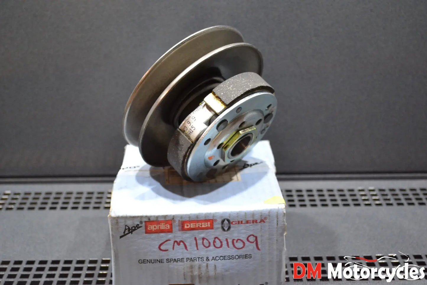 Piaggio genuine NRG ZIP DNA RUNNER 50 secondary pulley clutch assy pn cm100109