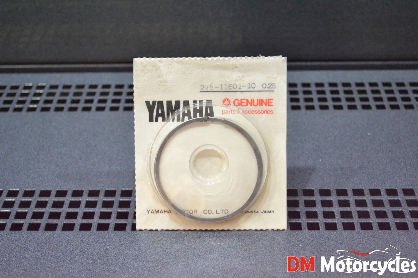 Yamaha genuine new dt175 80 - 96 1st over size piston ring pn 2n5-11601-10