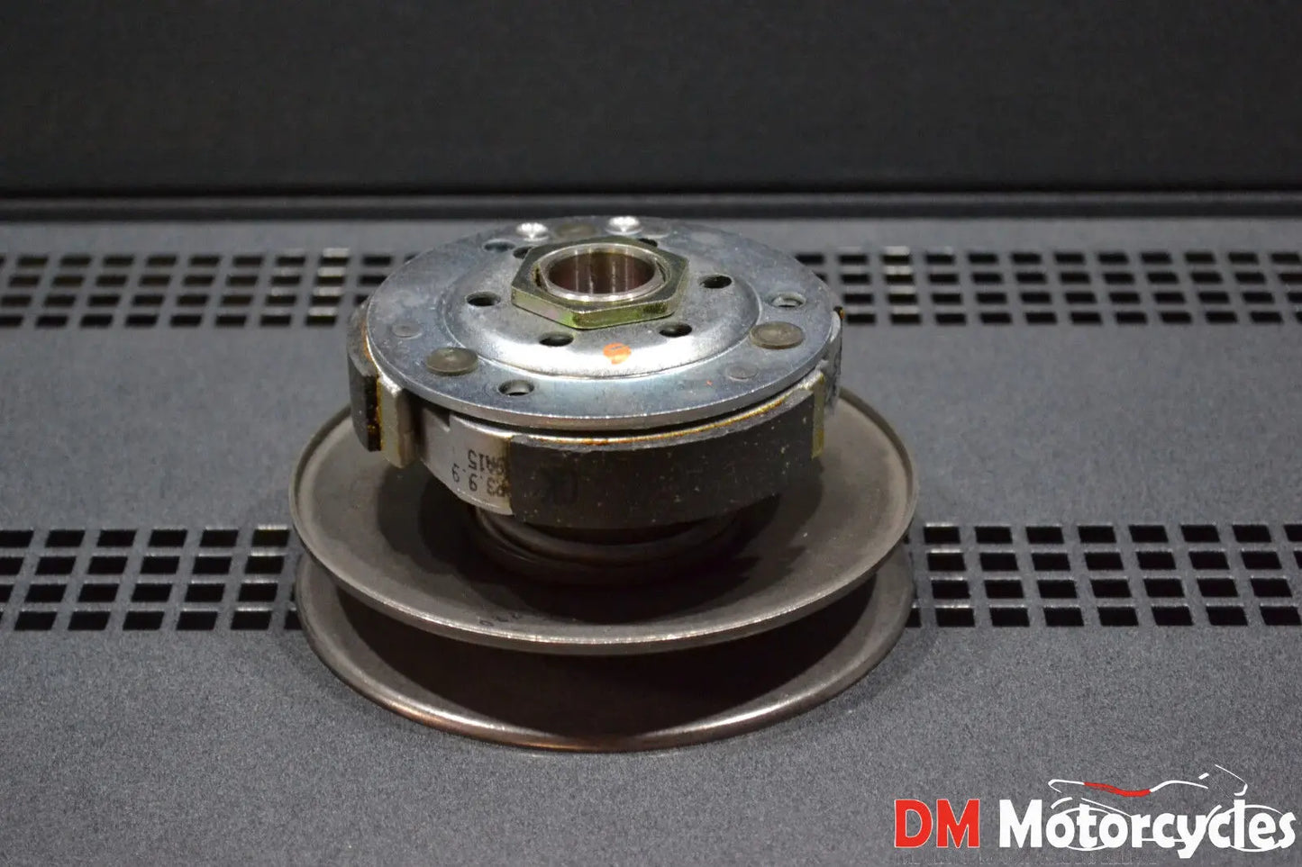 Piaggio genuine NRG ZIP DNA RUNNER 50 secondary pulley clutch assy pn cm100109