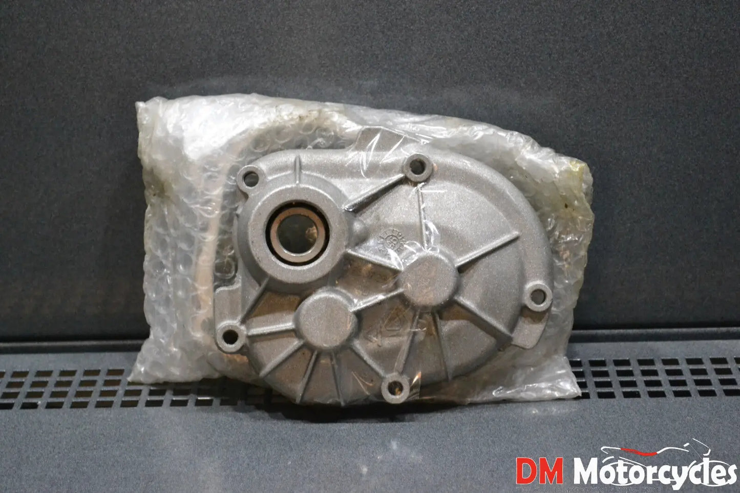 PIAGGIO GENUINE NEW GEARBOX COVER PIAGGIO 50CC ENGINES PN 4354216