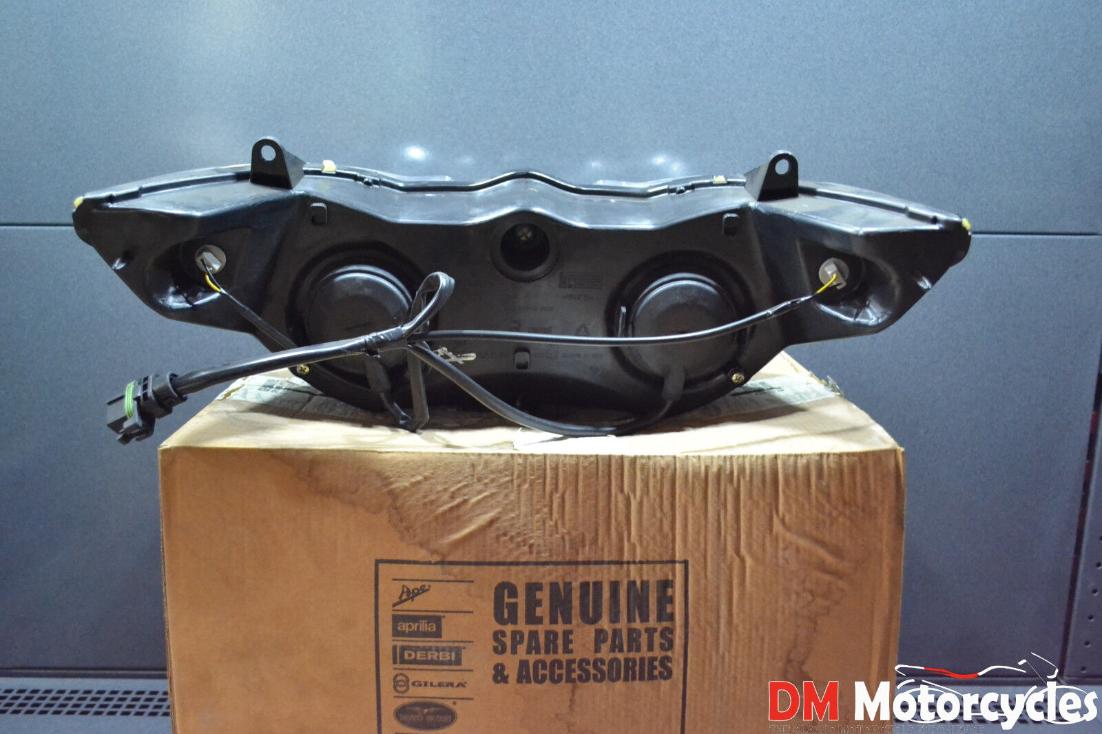 Piaggio genuine nos x8 125 - 400 2004 - 2008 headlight assy pn 584593