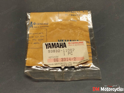Yamaha oem yz 100 125 175 it 125 175 200 drive sprocket 11t pn 93832-11007