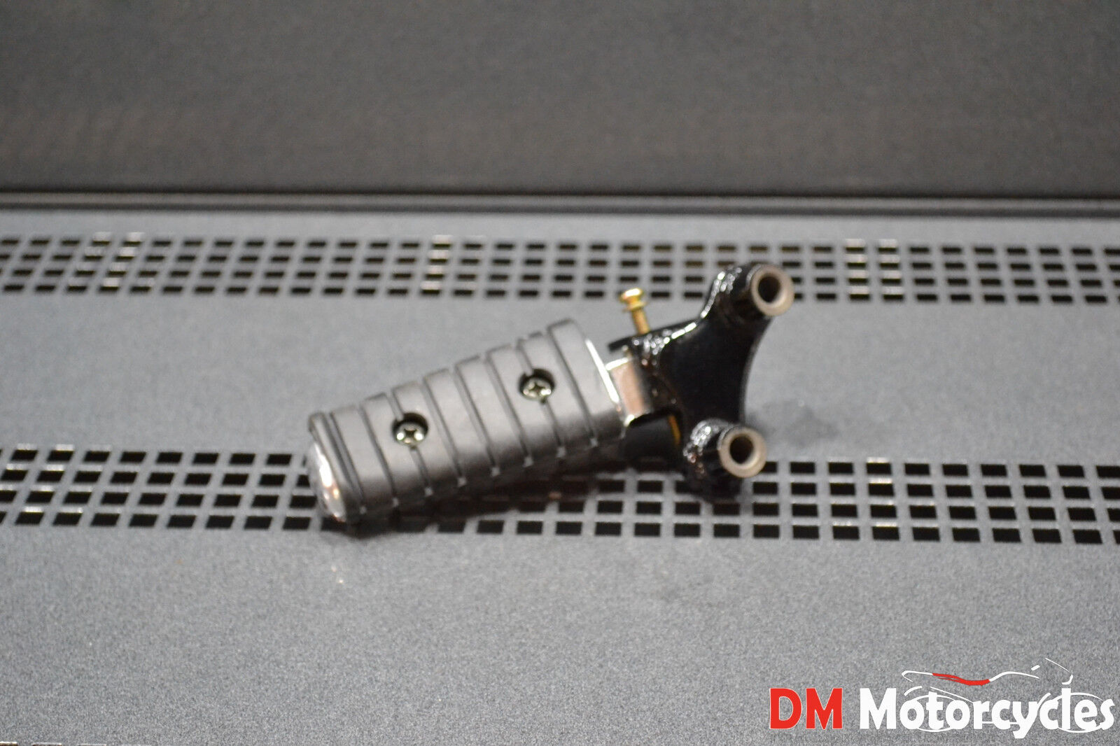 Yamaha genuine new royal star 1996 - 2001 rear footrest peg 1 pn 4nk-27430-00