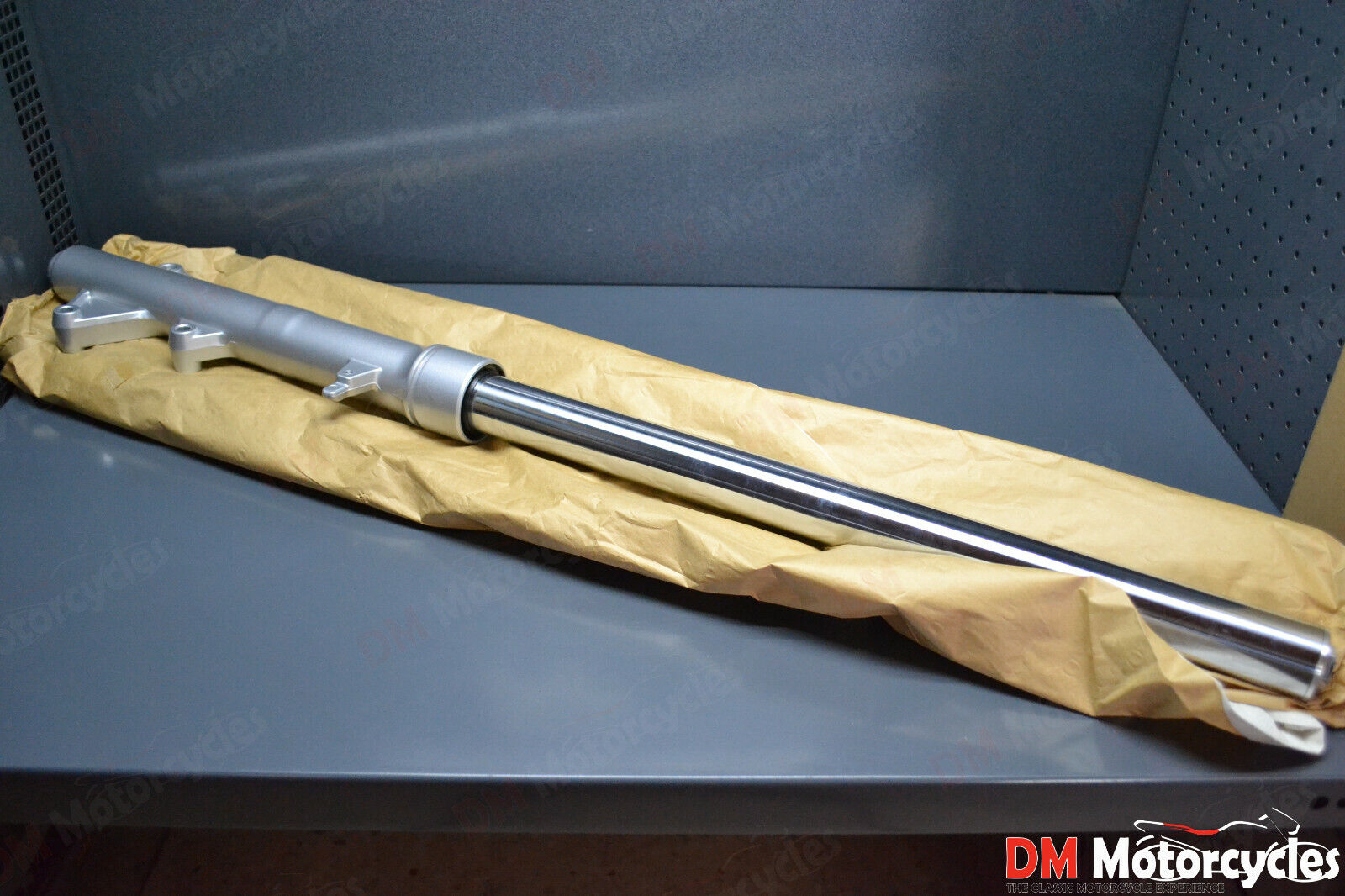 Yamaha genuine new XT600 XT 600 1997 left fork assy pn 4pt-23102-00