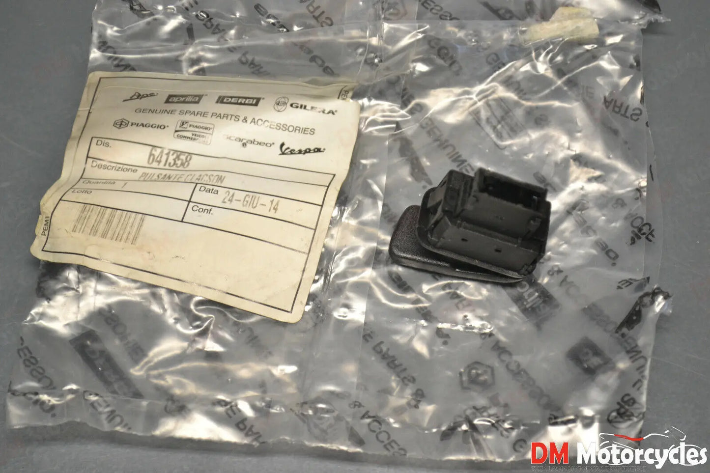 Piaggio genuine new Vespa lx gts MP3 beverly horn switch pn 641358
