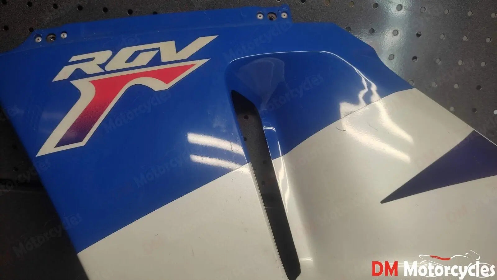 Suzuki genuine used RGV 250 VJ21 left side fairing cowl