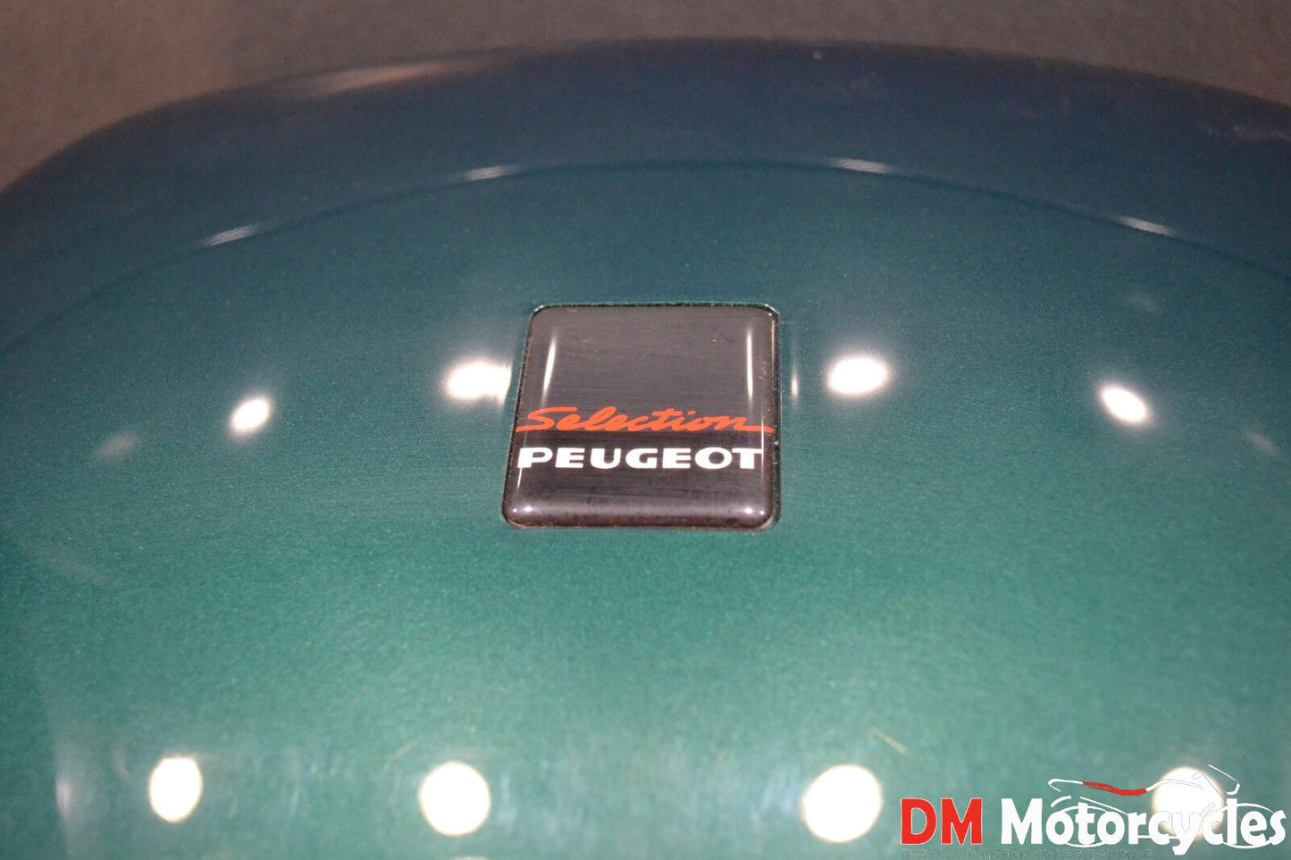 Peugeot genuine new universal scooter green top case tie break pn 5548