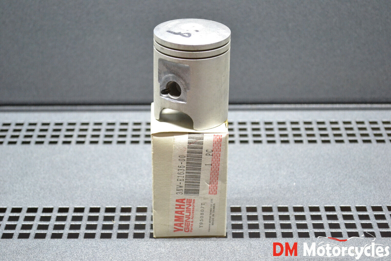 Yamaha genuine new rs90 target piston 0.5 over size pn 3nw-e1636-00
