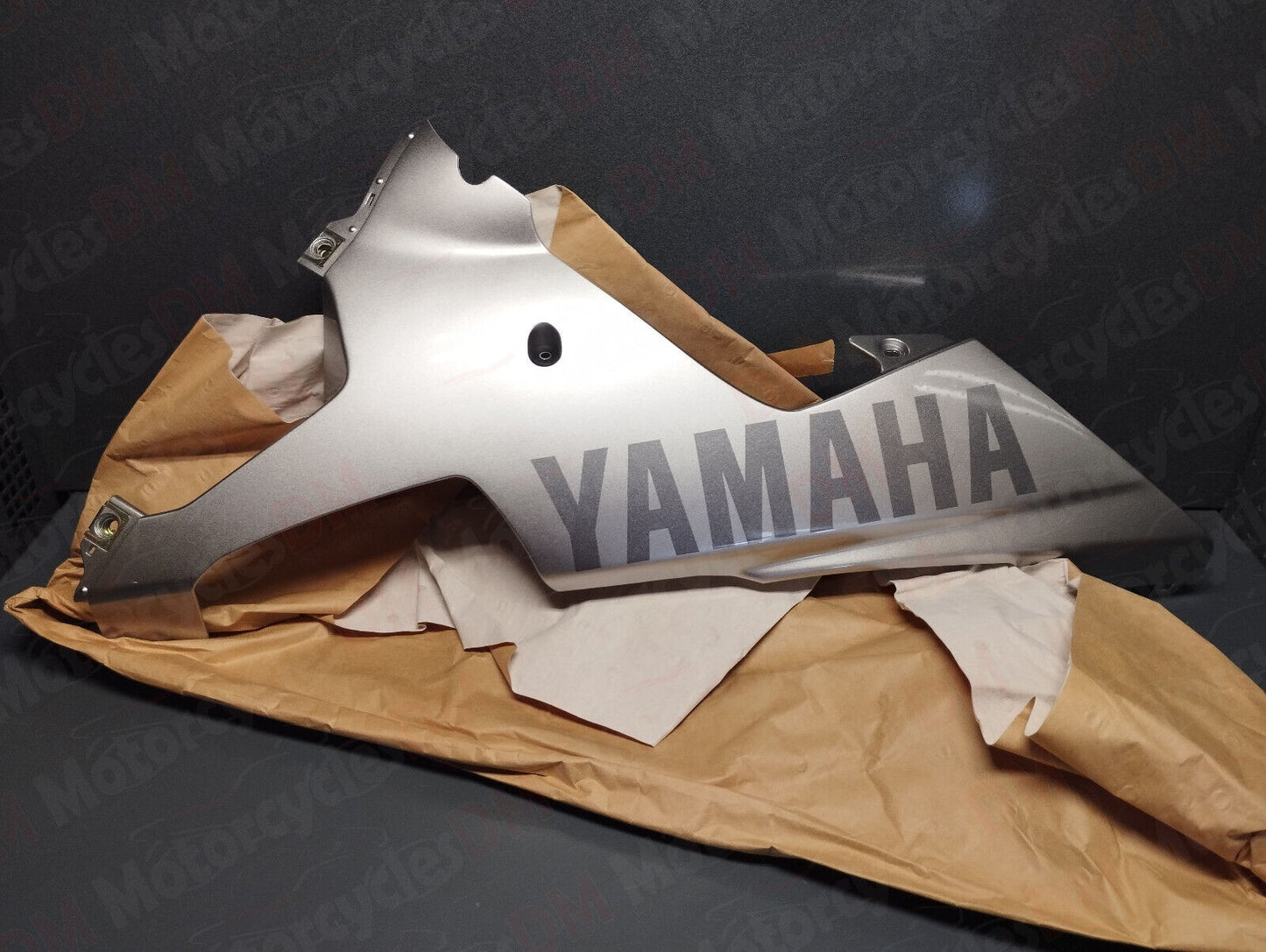 Yamaha genuine new yzf r1 2003 lower cover cowling 2 left pn 5pw-y2808-10-p1