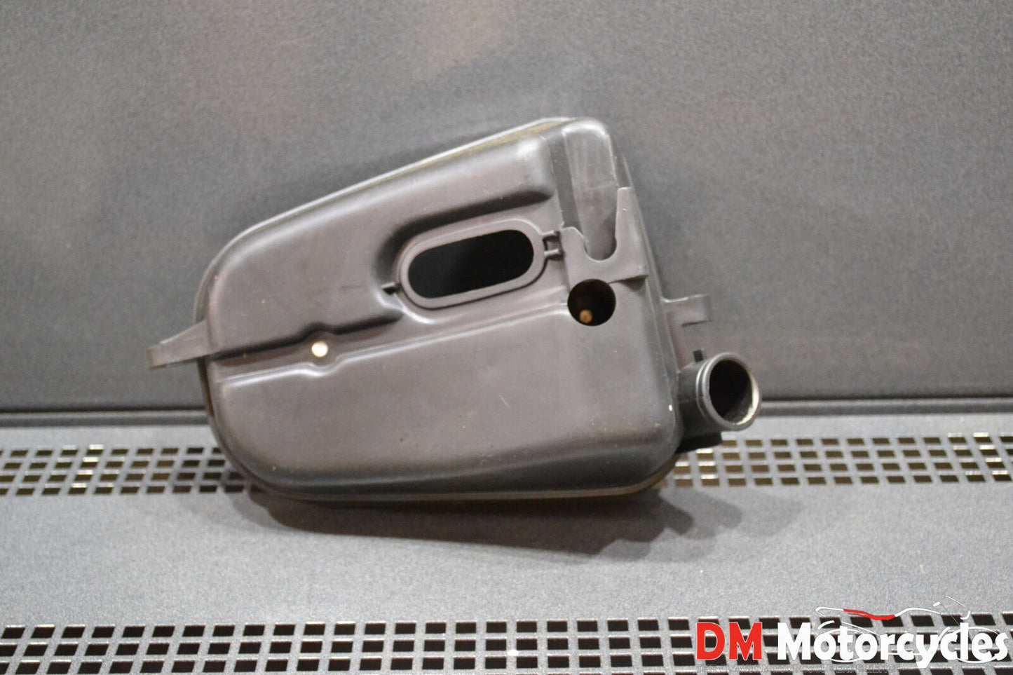 Yamaha genuine nos v80 mate airbox case pn 18a-14411-00-00