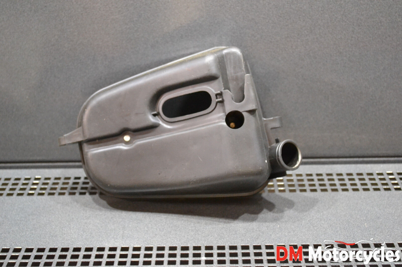 Yamaha genuine nos v80 mate airbox case pn 18a-14411-00-00