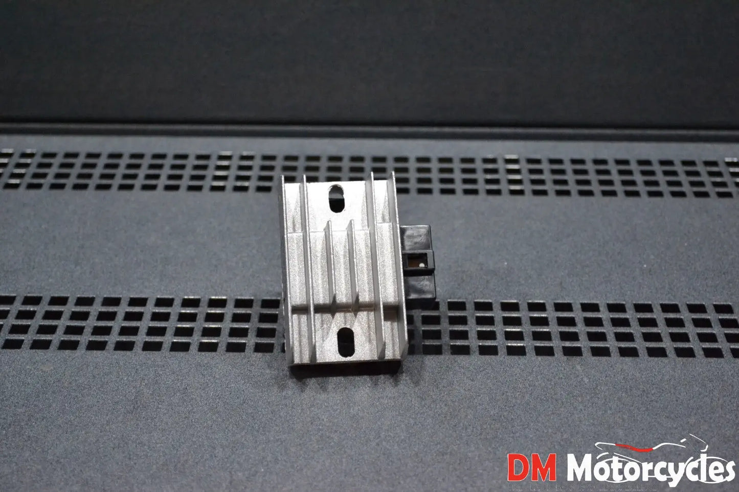 Piaggio genuine new aprilia gilera derbi regulator rectifier pn 82501r