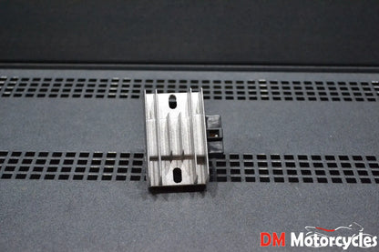 Piaggio genuine new aprilia gilera derbi regulator rectifier pn 82501r