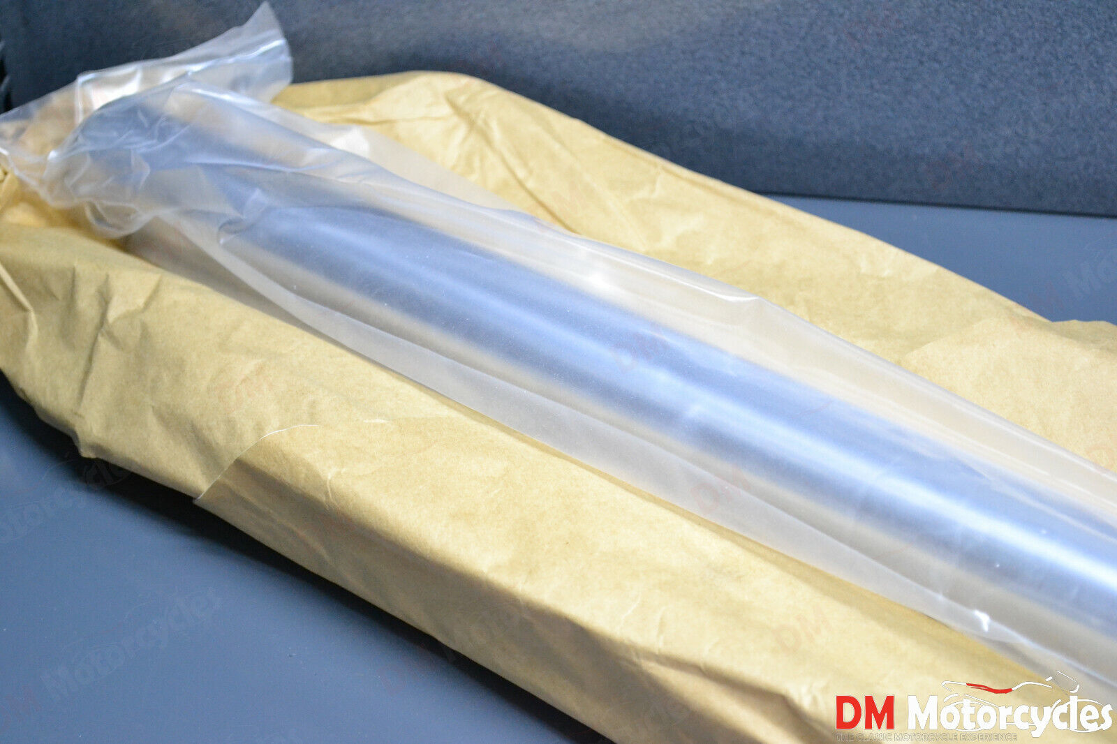 Yamaha genuine new XT225 Serrow 2000 right fork assy pn 3rw-23103-70
