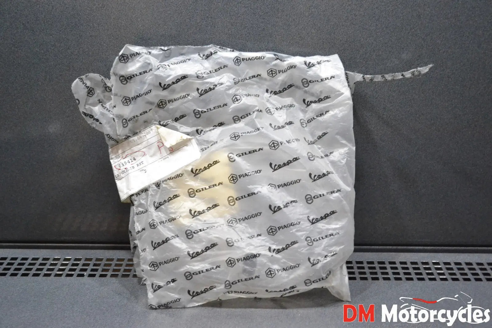 Piaggio genuine new vespa gt gts lx liberty instrument panel glass pn 639414