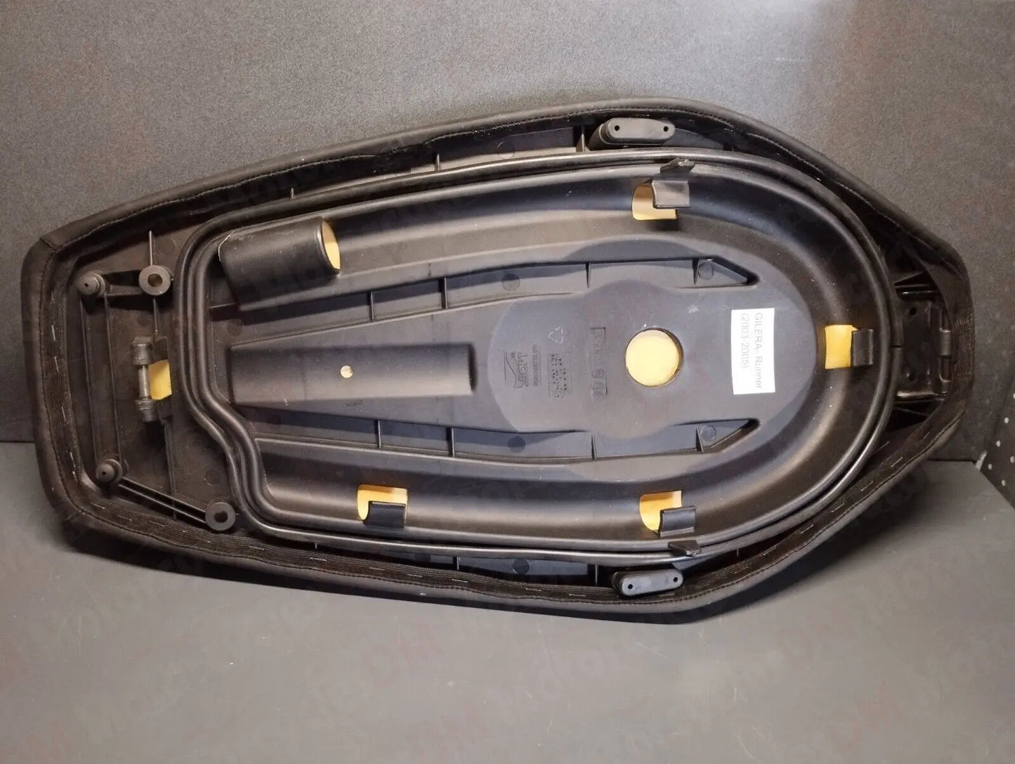 Piaggio genuine new Gilera Runner 2003 - 2005 seat saddle pn 577886