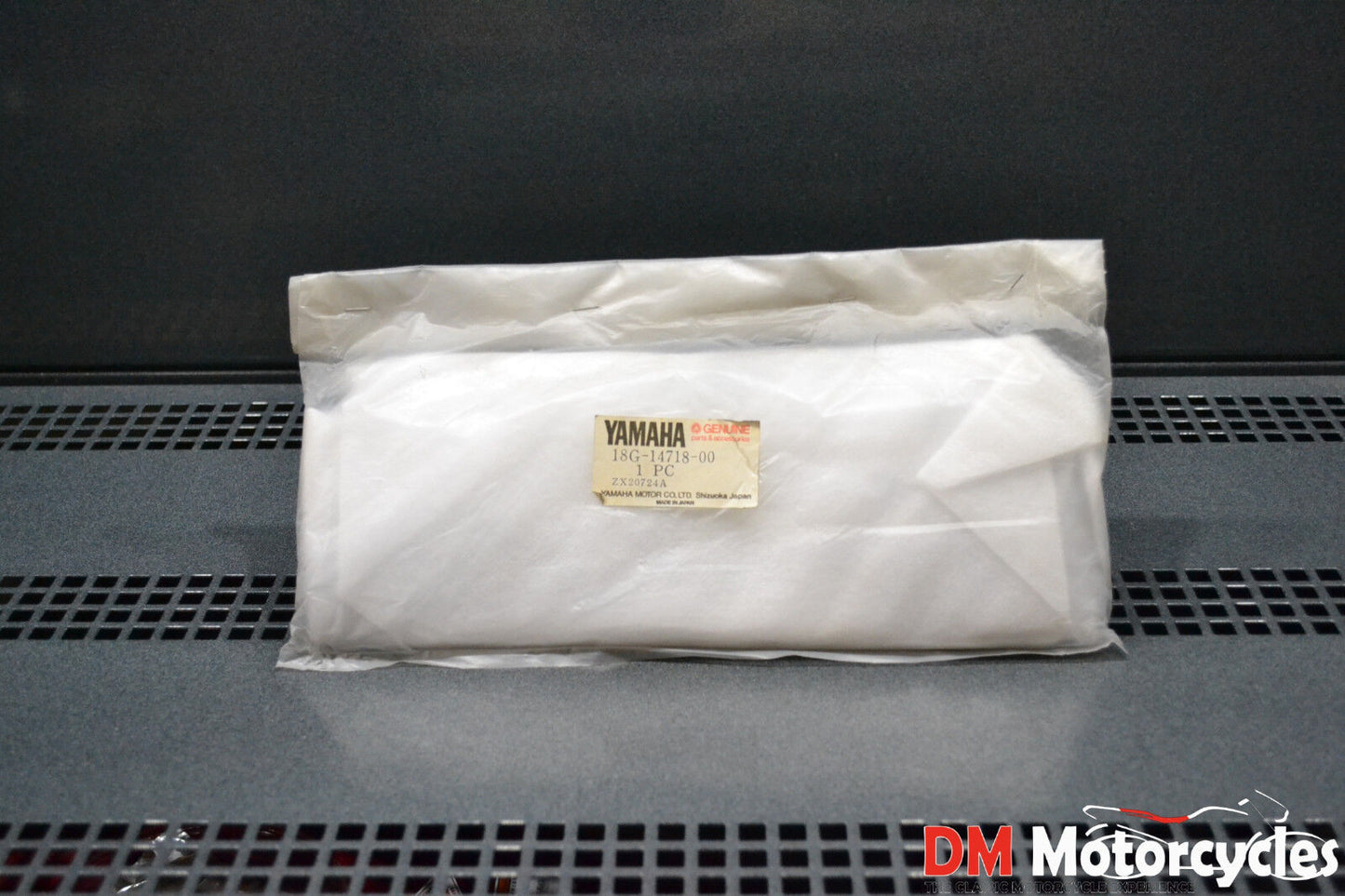 Yamaha genuine nos dt175 dt 175 91 - 93 exhaust header protector pn 18g-14718-00